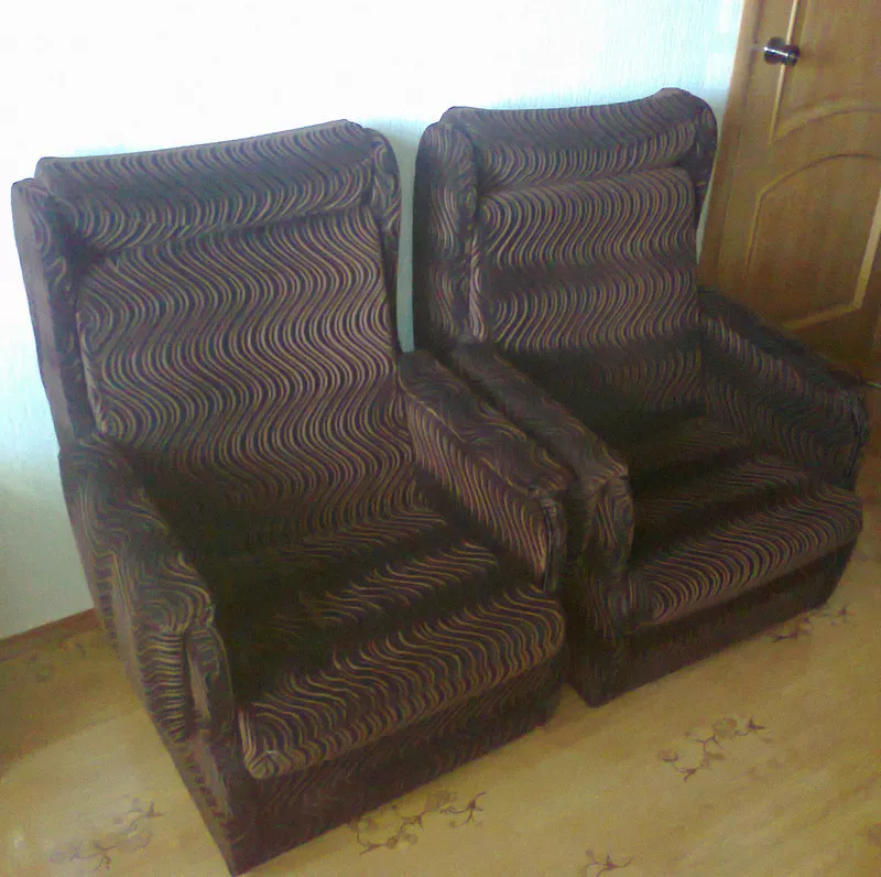 Продам 2 мягких кресла 