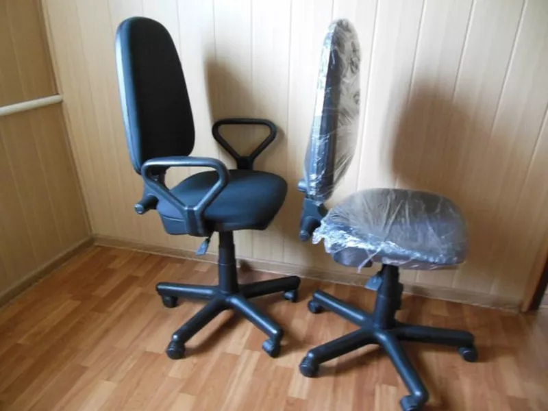 Новое компьютерное кресло отличного качества