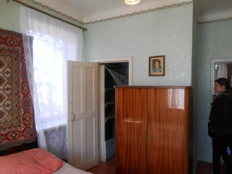 3-комнатную. Сталинка Продам в связи с выездом из Луганска квартиру