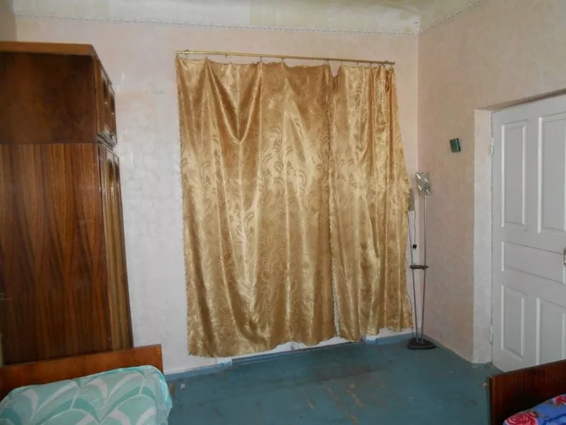 3-комнатную. Сталинка Продам в связи с выездом из Луганска квартиру 3
