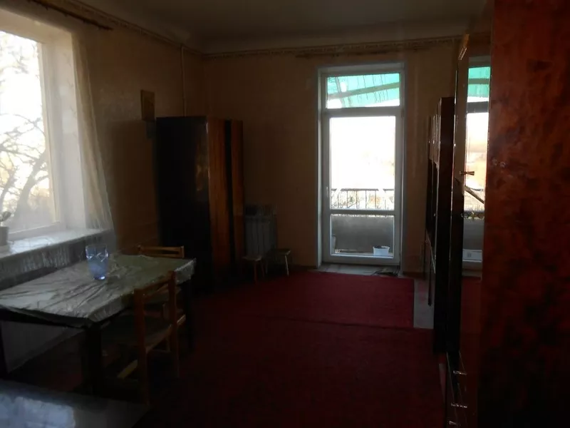 3-комнатную. Сталинка Продам в связи с выездом из Луганска квартиру 5