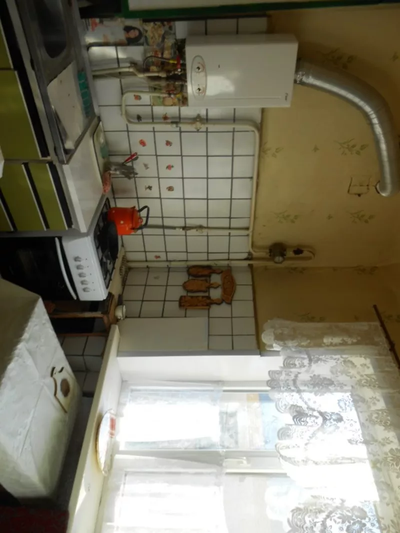 3-комнатную. Сталинка Продам в связи с выездом из Луганска квартиру 7