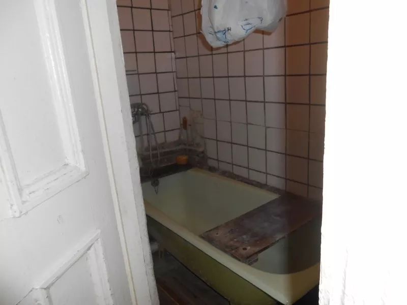 3-комнатную. Сталинка Продам в связи с выездом из Луганска квартиру 8